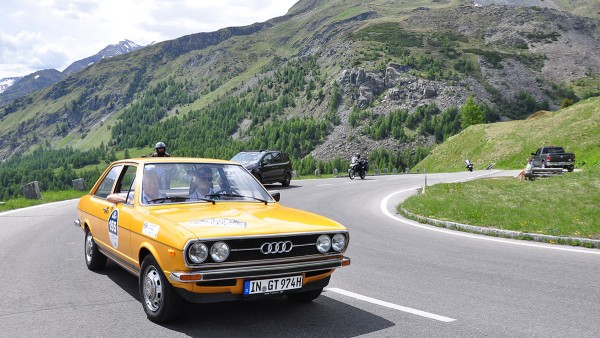Kitzbüheler Alpenrallye: malerische Landschaft, historische Fahrzeuge und geselligen Zusammenkunft
