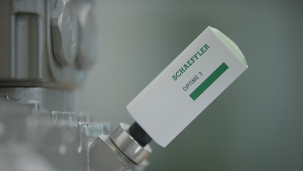 With Schaeffler OPTIME, condition monitoring costs just a few cents per day for every measuring point. OPTIME has state-of-the-art technologies such as algorithms for machine learning, cloud analytics, and a Wirepas-mesh network.