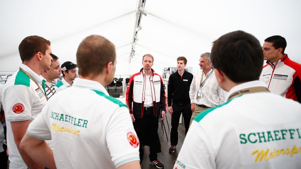 Top-class engineers from Schaeffler and Porsche engaged in exchange