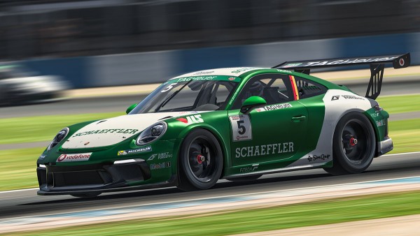 Both training and racing are done using cutting-edge equipment: In addition to realistic hardware such as steering wheels and pedals, software is also used to evaluate telemetric data, for example.