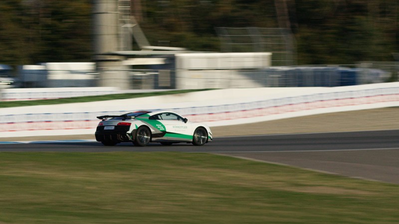 Ohne Lenkrad aber mit Joystick-Steuerung auf dem Hockenheimring