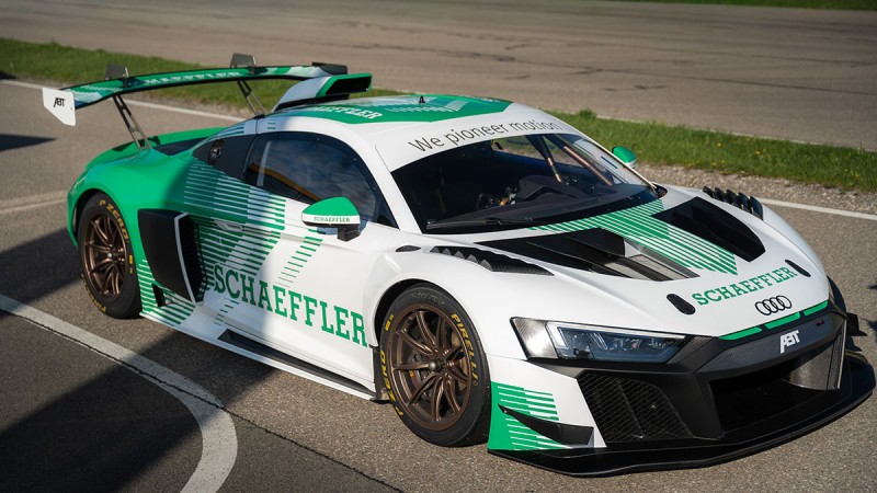 Neben synthetischen Kraftstoffen kommen im Schaeffler-Innovationstaxi auch 100 % fossilfreie Hochleistungsschmierstoffe zum Einsatz.