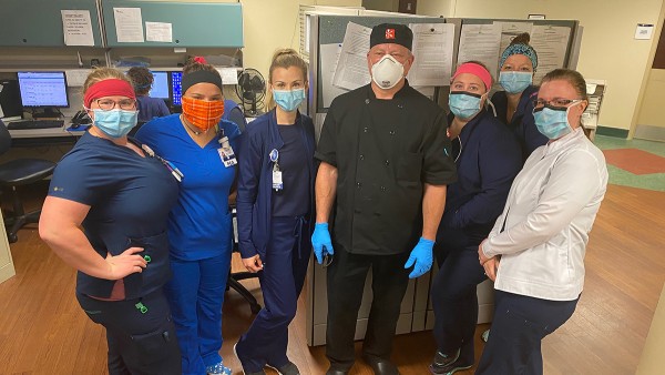 Together with its local service partner, Schaeffler provides numerous first aiders in the United States and Poland with hot meals and thus supports them in their daily fight against the corona virus.