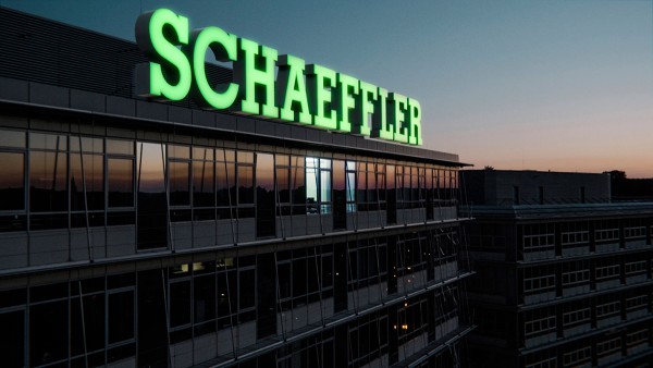 Die Schaeffler AG und die Familie Schaeffler spenden gemeinsam 1 Million Euro an das Rote Kreuz.