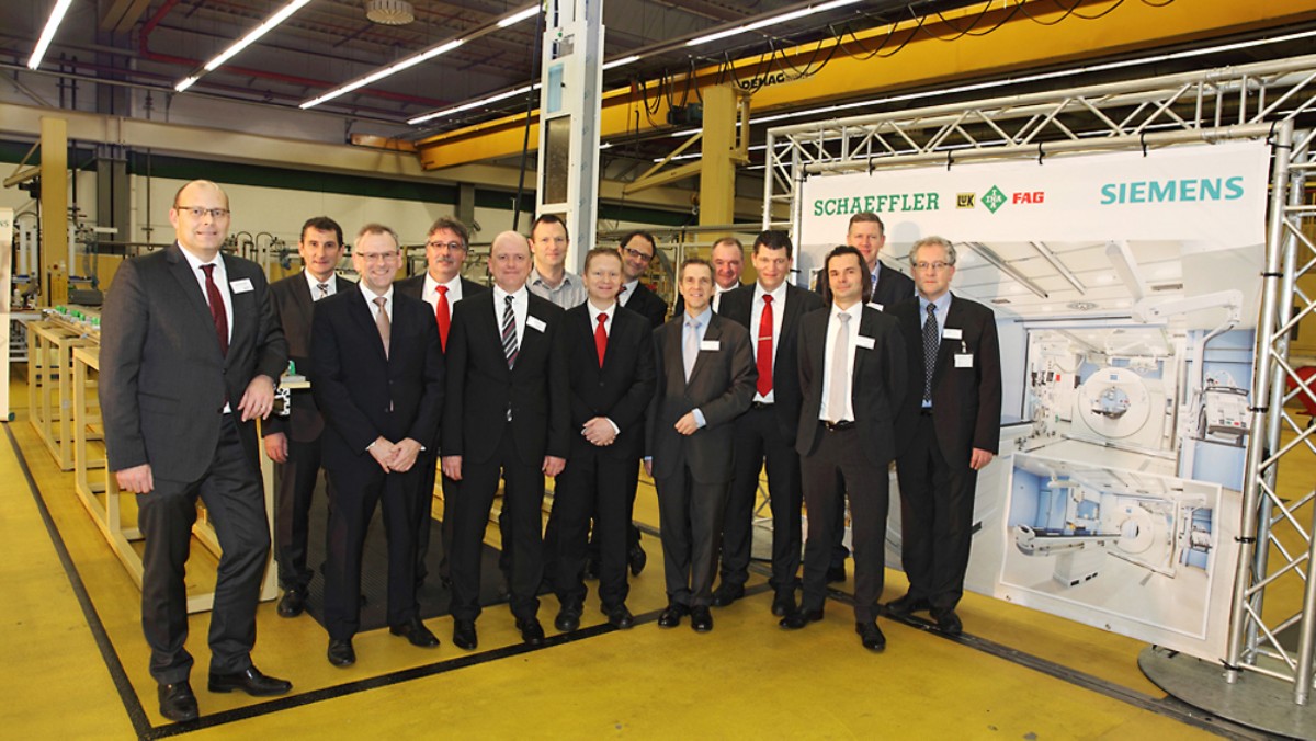 From left to right: Peter Schuster (Schaeffler), Fritz Bornträger (Schaeffler), Dietmar Heinrich (Schaeffler), Peter Klos (Schaeffler), Ralf Moseberg (Schaeffler), Andreas Keilholz (Siemens Healthcare), Alexander Reis (Schaeffler), Joachim Bockenheimer (Schaeffler), Martin Schreiber (Schaeffler), Klaus-Peter Zeilinger (Schaeffler), Christian Gassner (Schaeffler), Henning Dombek (Schaeffler), Olaf Just (Siemens Healthcare), and Ulrich Förner (Siemens Healthcare)