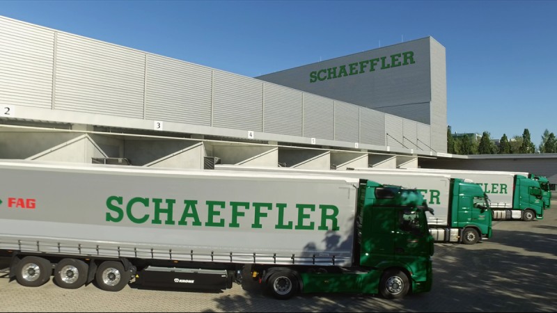 Every week, about 640 tons of repair sets, accessory parts and special tools leave our warehouse in Langen, Germany – where the Automotive Aftermarket division has its headquarters.