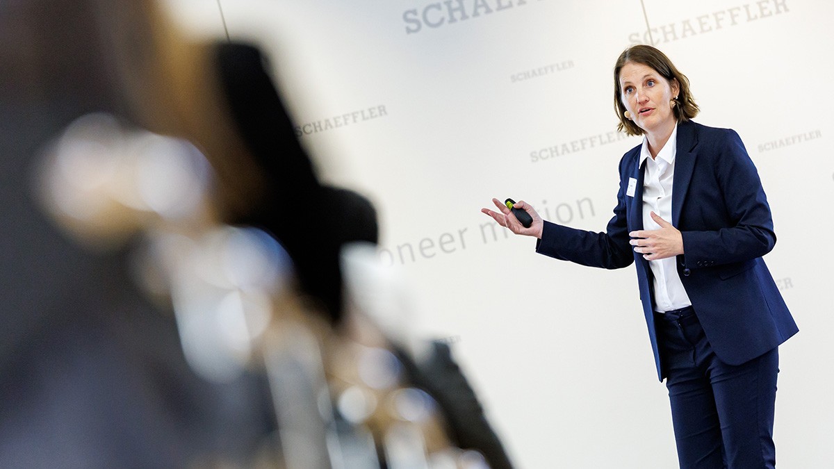 Guest speaker Professor Karin Kreutzer from the EBS Business School brought the perspective of the academic community to the Schaeffler Stakeholder Dialogue: “After the Backlash: What’s Next for Corporate Sustainability?”