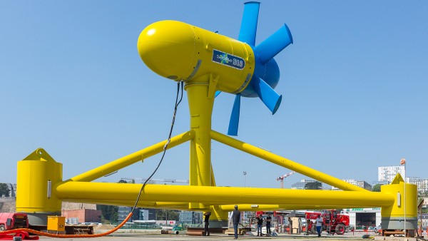 Sabella D10 ist ein wahres Koloss: 17 Meter Gesamthöhe, zehn Meter Rotordurchmesser, 450 Tonnen Gewicht