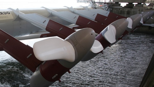On the “Eastern Scheldt” barrier in the southwestern part of the Netherlands, five 250-kilowatt turbines of the new T2 generation are in operation.
