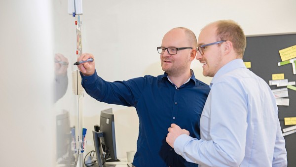 Dr. Johannes Kolb, Head of the Electric Drives working group at SHARE at KIT (left), recommended Sven-Erik Asmussen for the Top Students Program. Now Asmussen works for Dr. Kolb’s department.