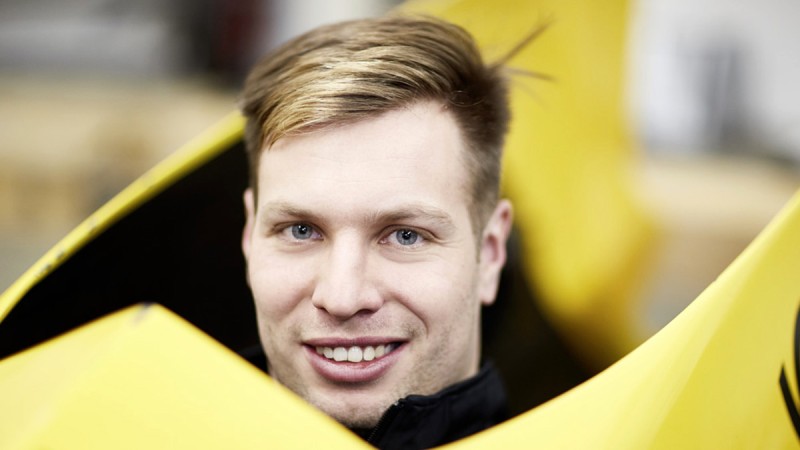 Nico Walther during a test sitting: In bobsledding, feedback from the athletes is decisive for optimizing and further developing the bobsleds. Athletes and developers are constantly exchanging information.