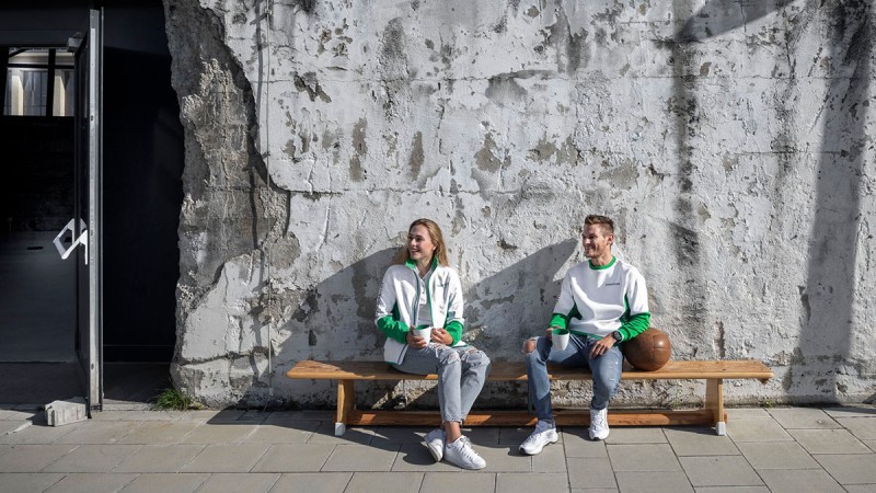 The new Schaeffler brand store offers a variety of motorsport items, including the famous Schaeffler polo shirts, as presented here by the Schaeffler brand ambassadors Sophia Flörsch and Marco Wittmann.
